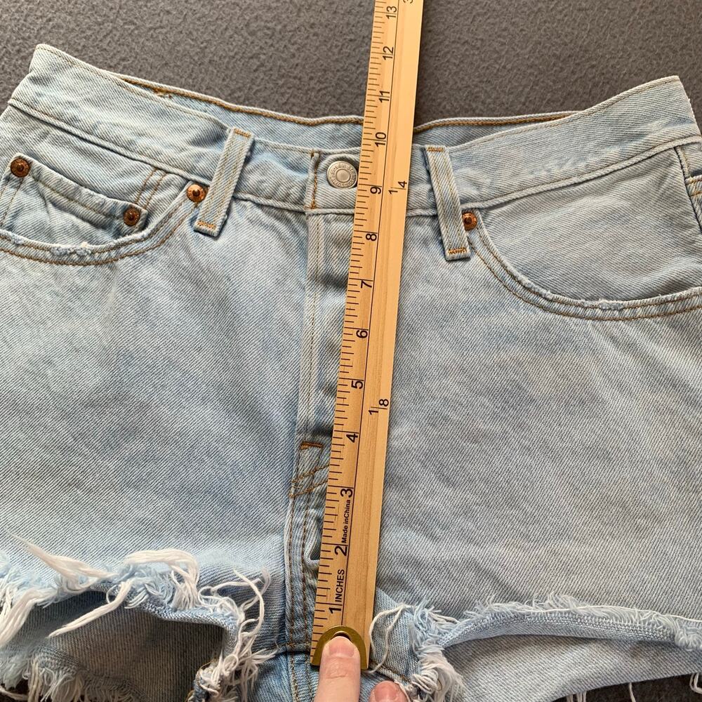 Levi's 501 Button Fly Denim Cut Off Shorts Raw Hem Frayed Light Wash Size 27 - Picture 8 of 9
